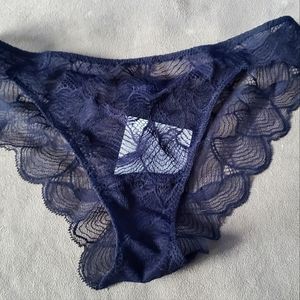 La Perla, black lace, bikini panty, size medium, new, never worn, original tags